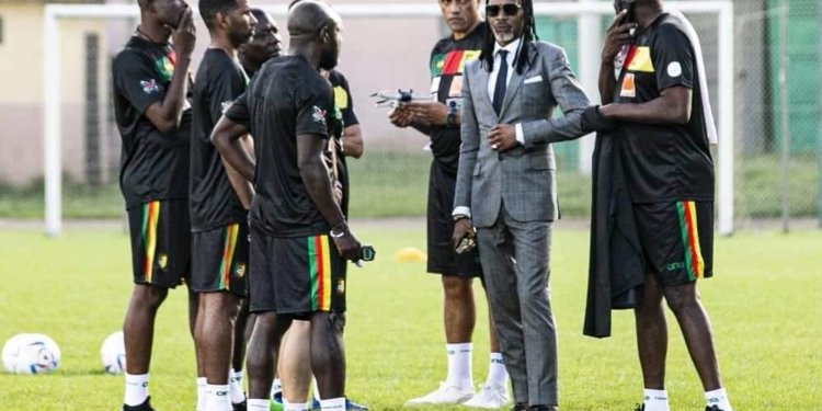 Arrêt sur image: Rigobert Song et son staff et assimilés