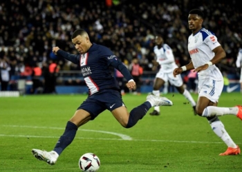 Ligue 1&nbsp;: Nyamsi offre un cadeau à Kylian Mbappé