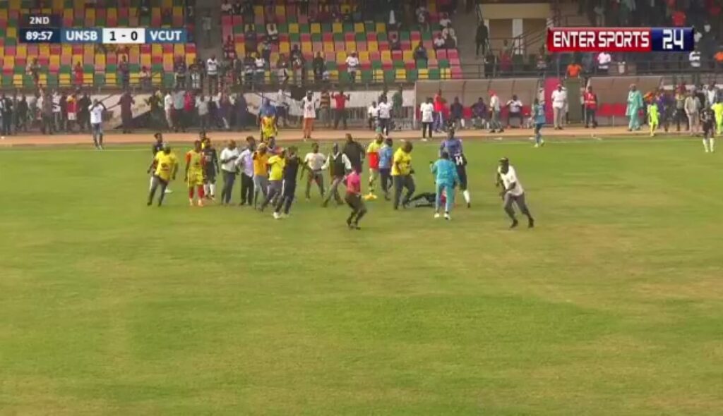 Elite Two : les supporters de Unisport molestent les arbitres