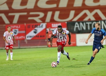 L1 : Yongwa a regardé Gonzalez boire la tasse