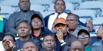 Une attitude de Samuel Eto'o de la Fécafoot dans les tribunes lors de Namibie - Cameroun
