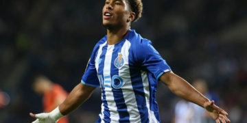 Lions Indomptables : Danny Namaso envoie un message à Rigobert Song