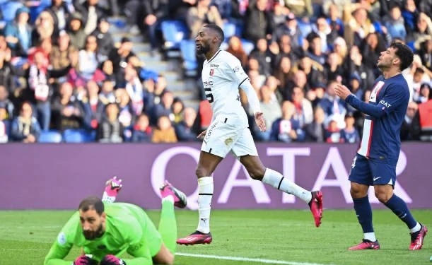 Ligue 1 : un Toko Ekambi XXL punit Mbappé et Paris