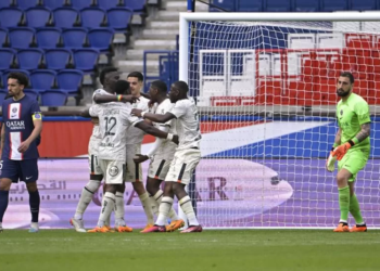 Ligue 1 : Darlin Yongwa et Lorient atomisent le PSG