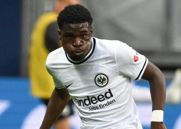 Bundesliga : Dina Ebimbe voit jaune, Francfort voit rouge