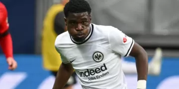 Bundesliga : Dina Ebimbe voit jaune, Francfort voit rouge