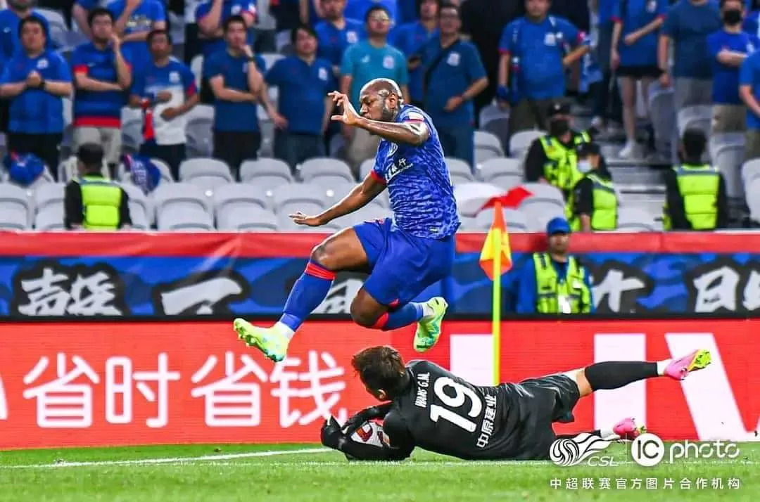 Chine : Christian Bassogog rejoue enfin