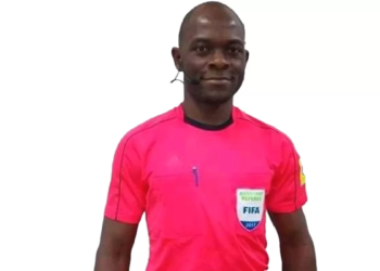 Fecafoot : Elvis Noupoue, arbitre FIFA, suspendu pour bon jugement