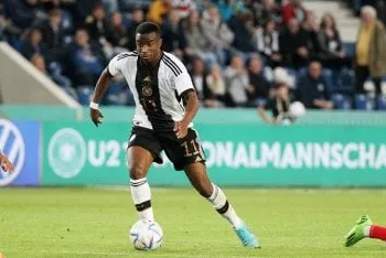 Youssoufa Moukoko victime de racisme