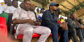 Devant Samuel Eto'o, un arbitrage téléguidé (vidéo)