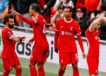 Jurgen Klopp félicite Joel Matip pour sa super performance