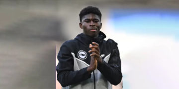 Brighton de Baleba défie Moukoudi de AEK Athens