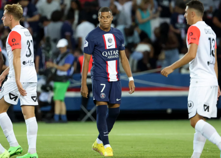 Mbappe et le PSG se baladent face à Montpellier de Tchato