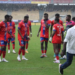 Bamboutos Joseph Asare et les joueurs