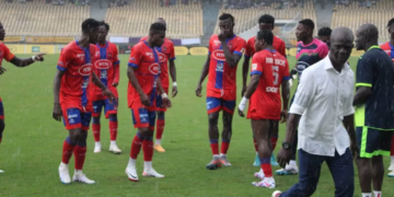 Bamboutos Joseph Asare et les joueurs