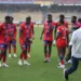 Bamboutos Joseph Asare et les joueurs