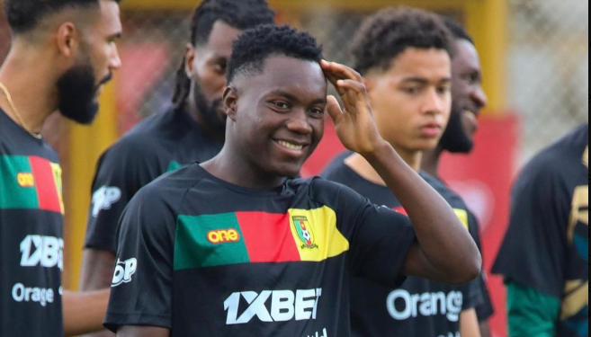 Jean-Michel Larqué allume Régis Mughe