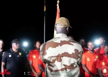 Guinée : un au revoir en pleine nuit, sur une base militaire
