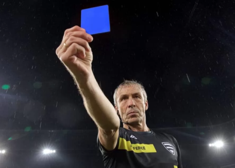 Football, IFAB. FA Cup, carton bleu