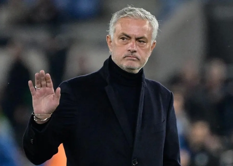 José Mourinho prêt à remplacer Rigobert Song