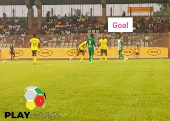 Play Down : Union déplume Aigle Royal