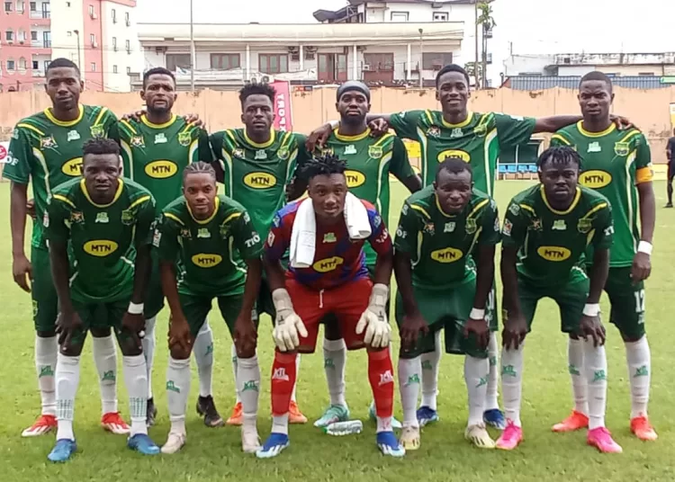 Play Down : Fauve Azur déplume Aigle de la Menoua