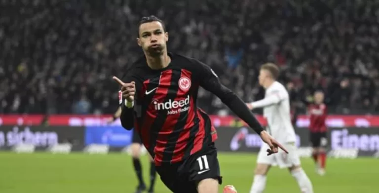 Bundesliga : Hugo Ekitike marque, Choupo s’impose