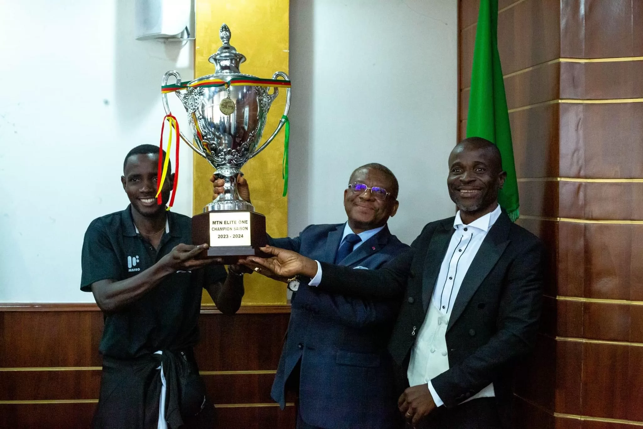 Joseph Dion Ngute offre 10 millions de FCFA à Victoria United