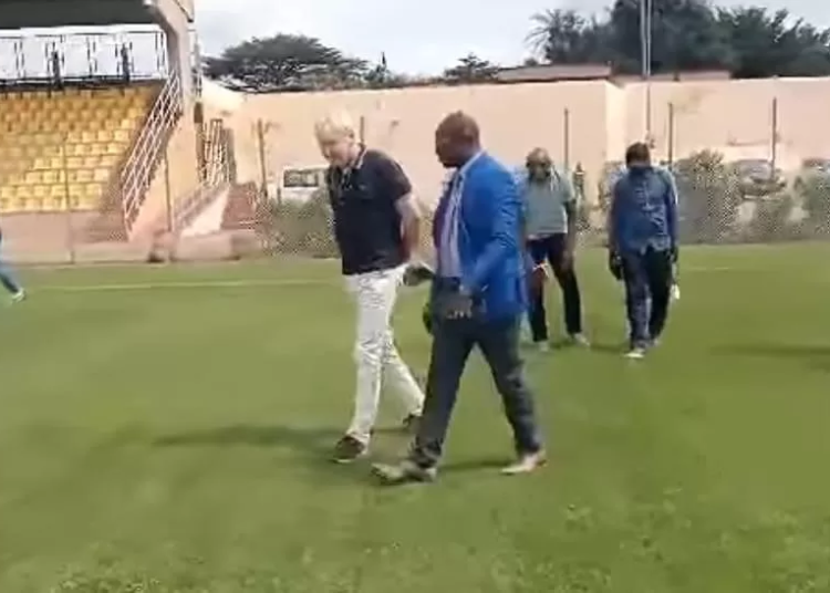 Marc Brys en visite au stade de Ngoa Ekelle