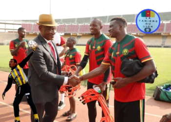Joseph Antoine Bell a rendu visite aux Lions indomptables