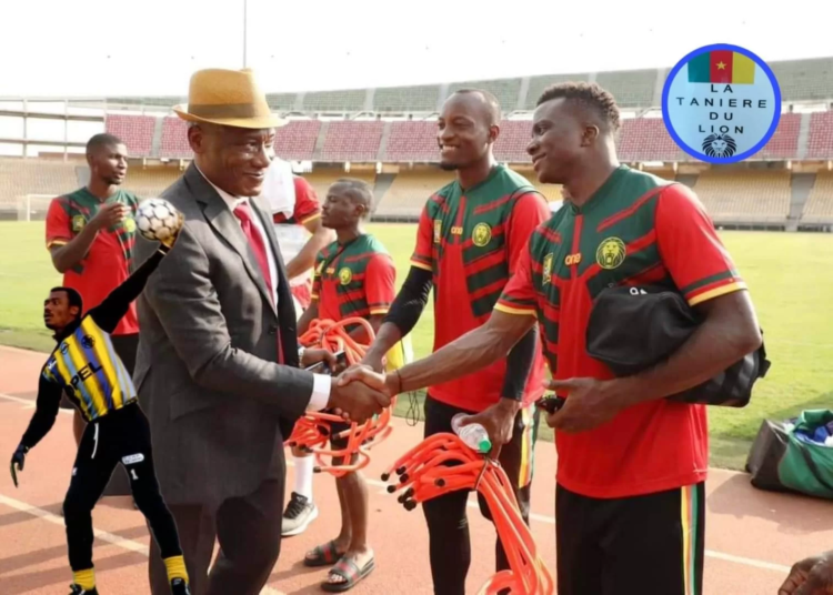 Joseph Antoine Bell a rendu visite aux Lions indomptables