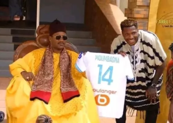 Faris Moumbagna honoré à Foumban