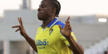 Karl Etta Eyong brille avec Cadiz