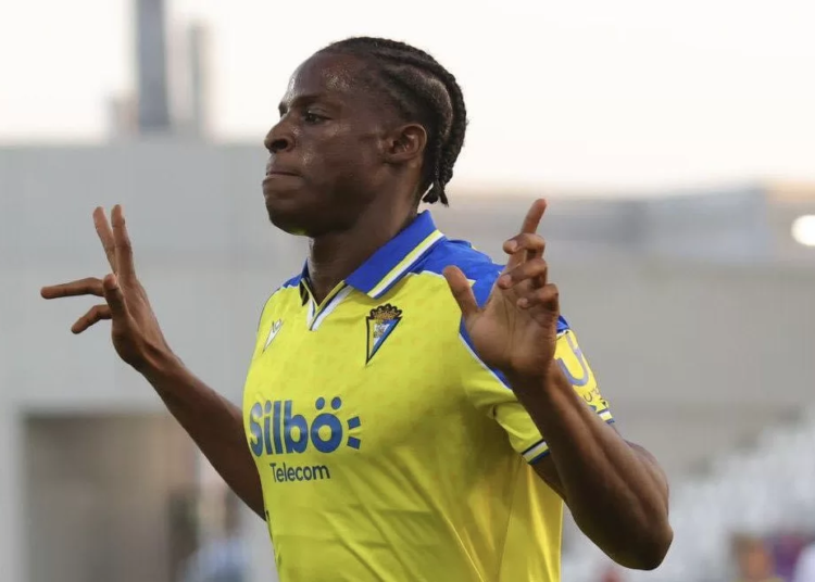 Karl Etta Eyong brille avec Cadiz