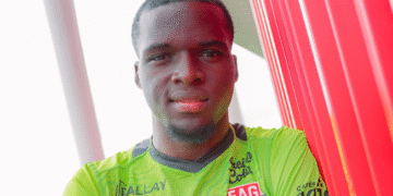 Franck Ambassa, En Avant Guingamp, Apejes de Mfou