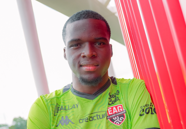 Franck Ambassa, En Avant Guingamp, Apejes de Mfou