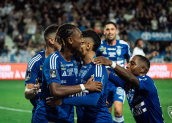 Loïc Etoga et Bastia s'imposent contre Paris et sont leaders