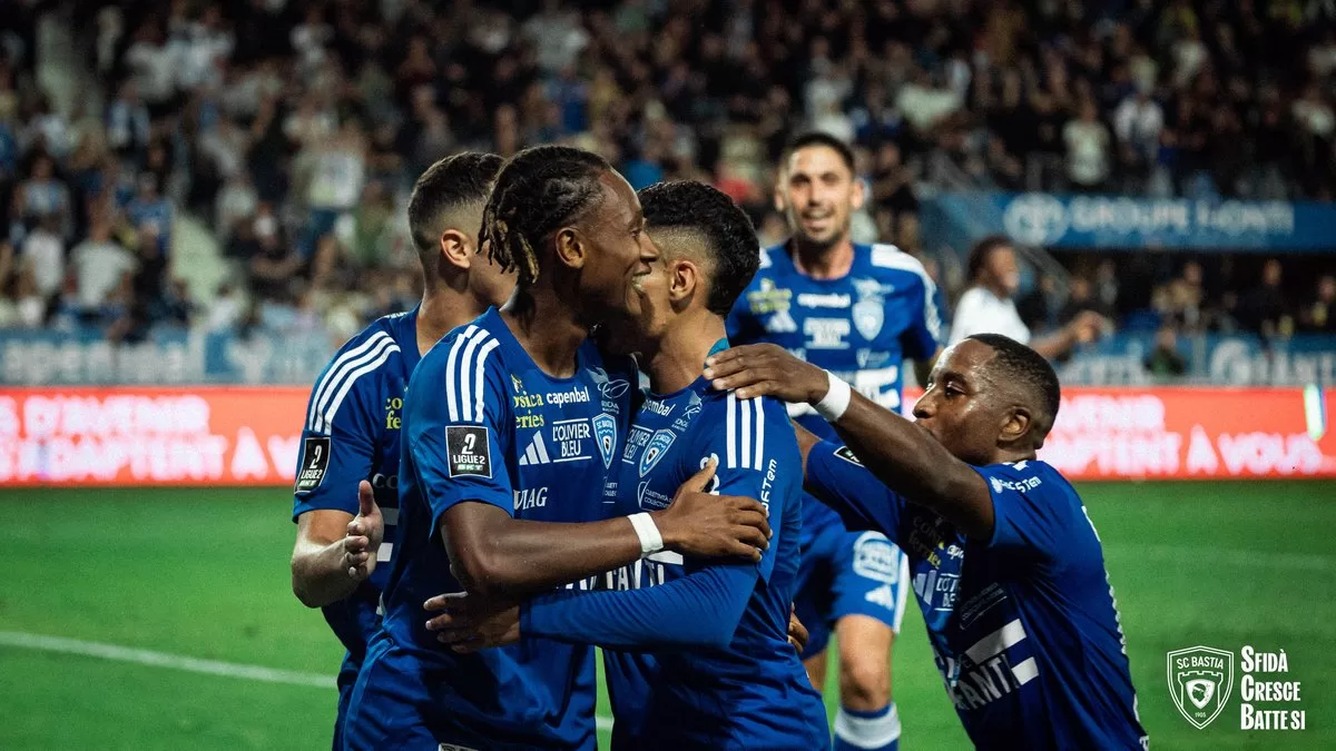 Loïc Etoga et Bastia s'imposent contre Paris et sont leaders