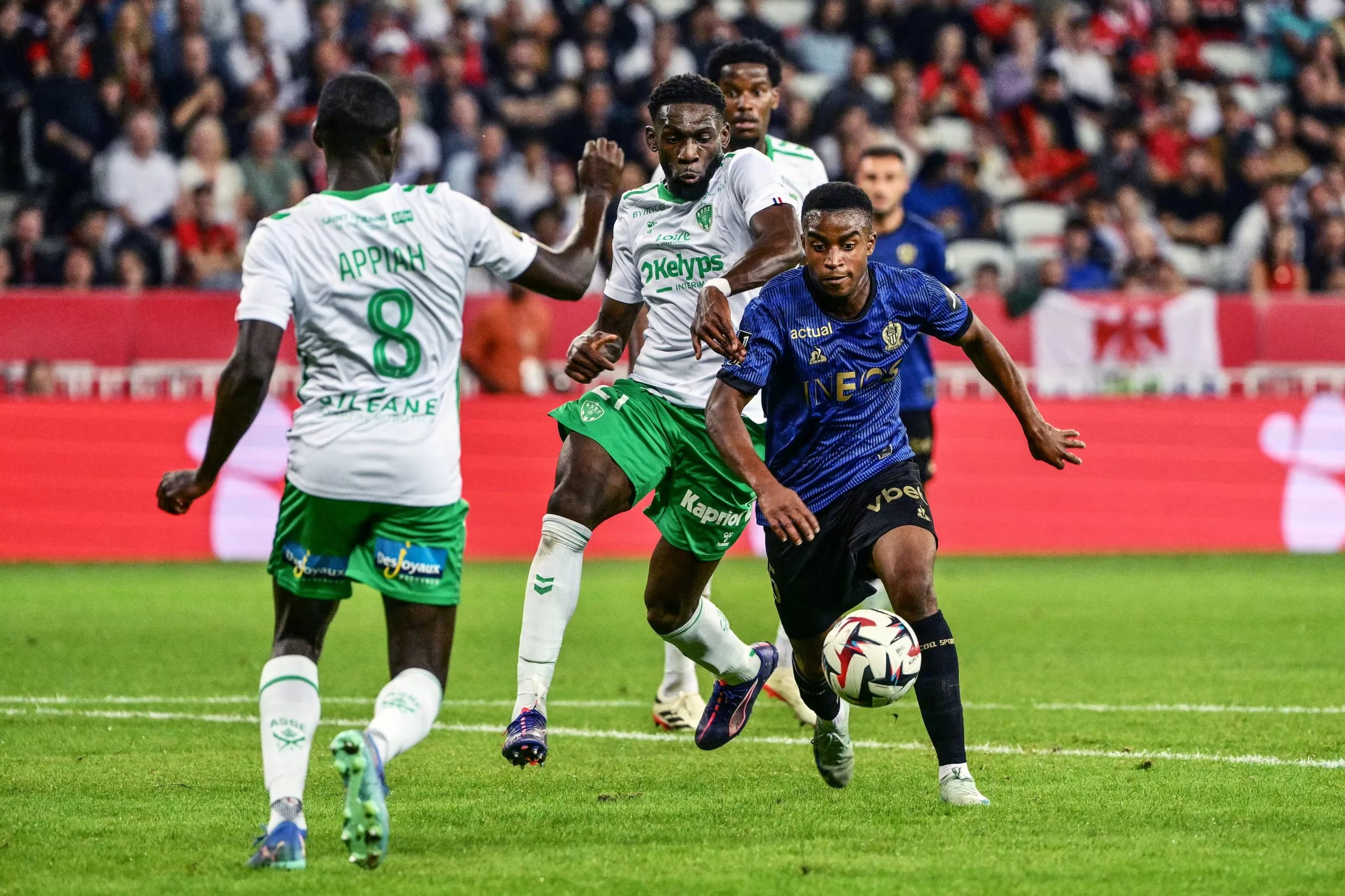Youssoufa Moukoko et Nice fracassent Saint-Etienne