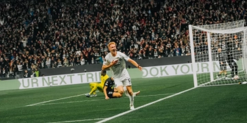 Fabrice Ondoa et Riga FS, poids mouche contre Eintracht Francfort