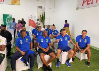 Match des légendes : la main tendue de Tony Obam à Samuel Eto’o