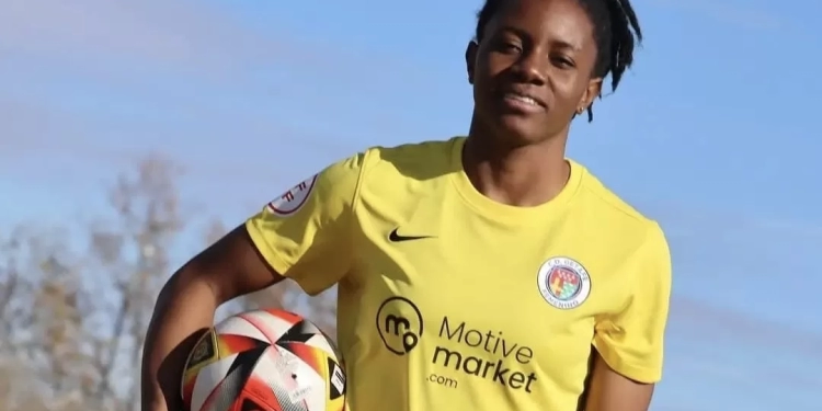 Cathy Biya présentée au CD Getafe Féminino