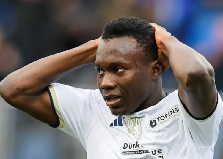 Grèce : premier match et carton rouge pour Régis Mughe