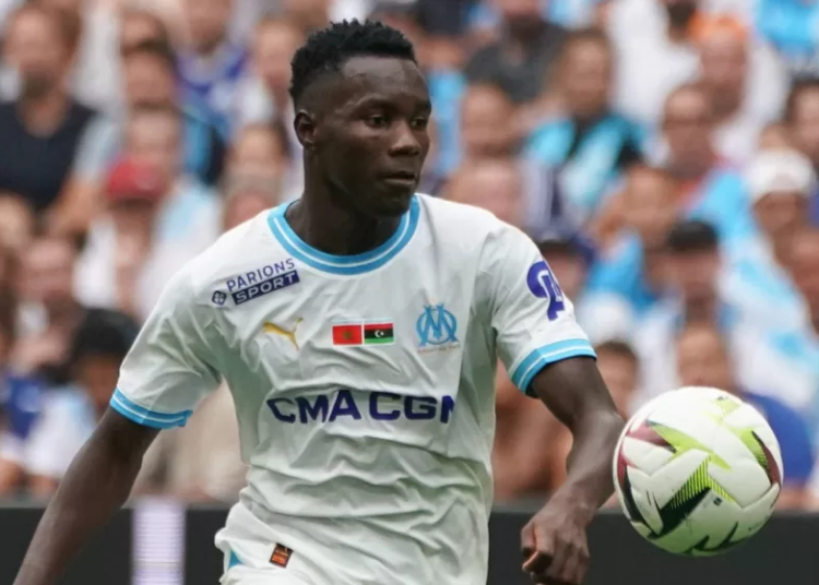 François Mughe file en Grèce