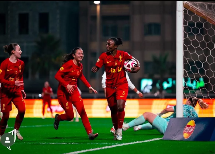 Nchout Ajara marche sur de l’eau en Arabie saoudite