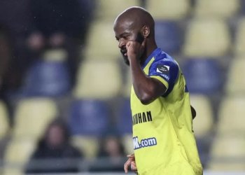 Saint-Trond chute face à Dender malgré un but de Lamkel Zé