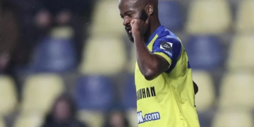 Saint-Trond chute face à Dender malgré un but de Lamkel Zé