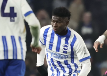 Brighton surclasse Chelsea, Baleba impressionne