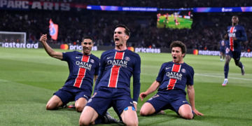 Les joueurs du PSG célèbrent le 1er but contre Arsenal
