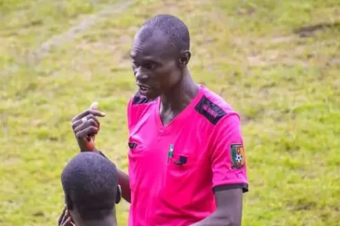 Gazelle – Dynamo : l’arbitre Ndanga Mundi interrompt la rencontre et quitte le terrain